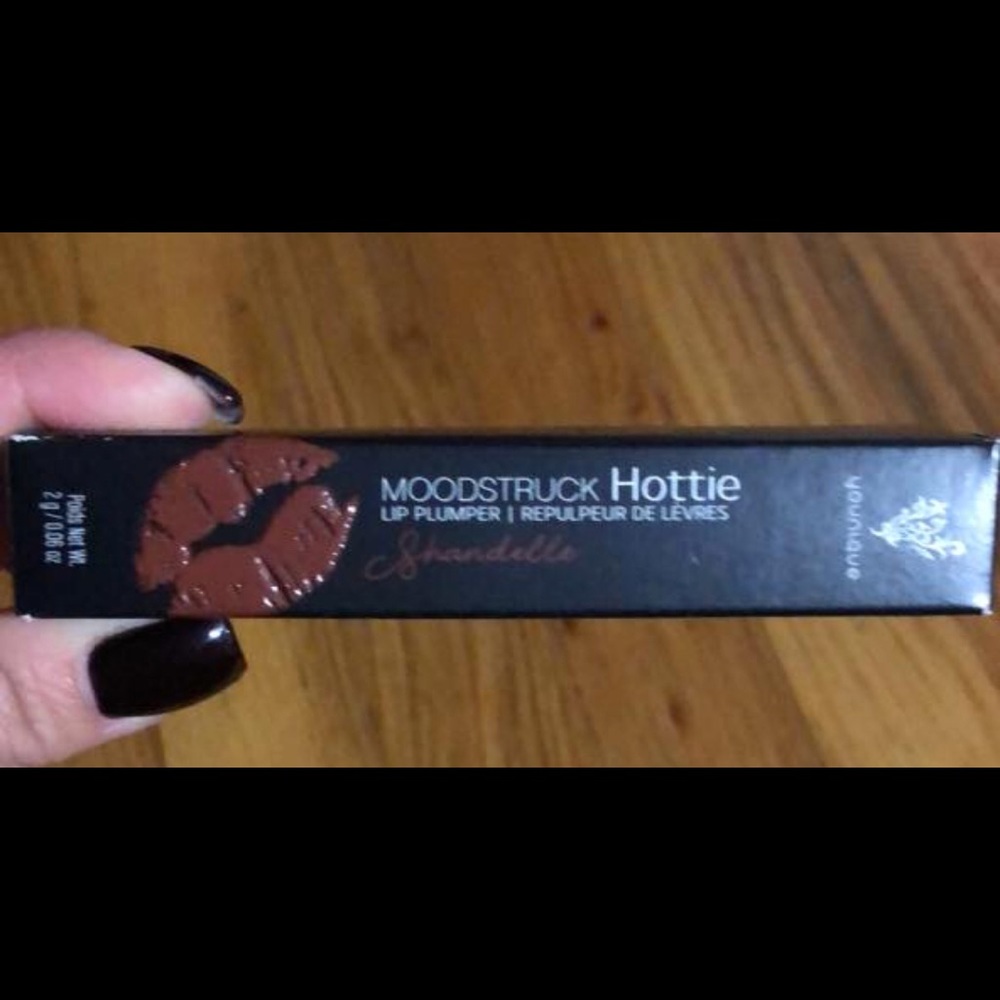 YOUNIQUE HOTTIE LIP PLUMPER